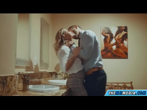 ❤️ Quando uma loira peituda o seduz numa casa de banho pública ❌ Porno de qualidade em pt.taxiporec.top ﹏